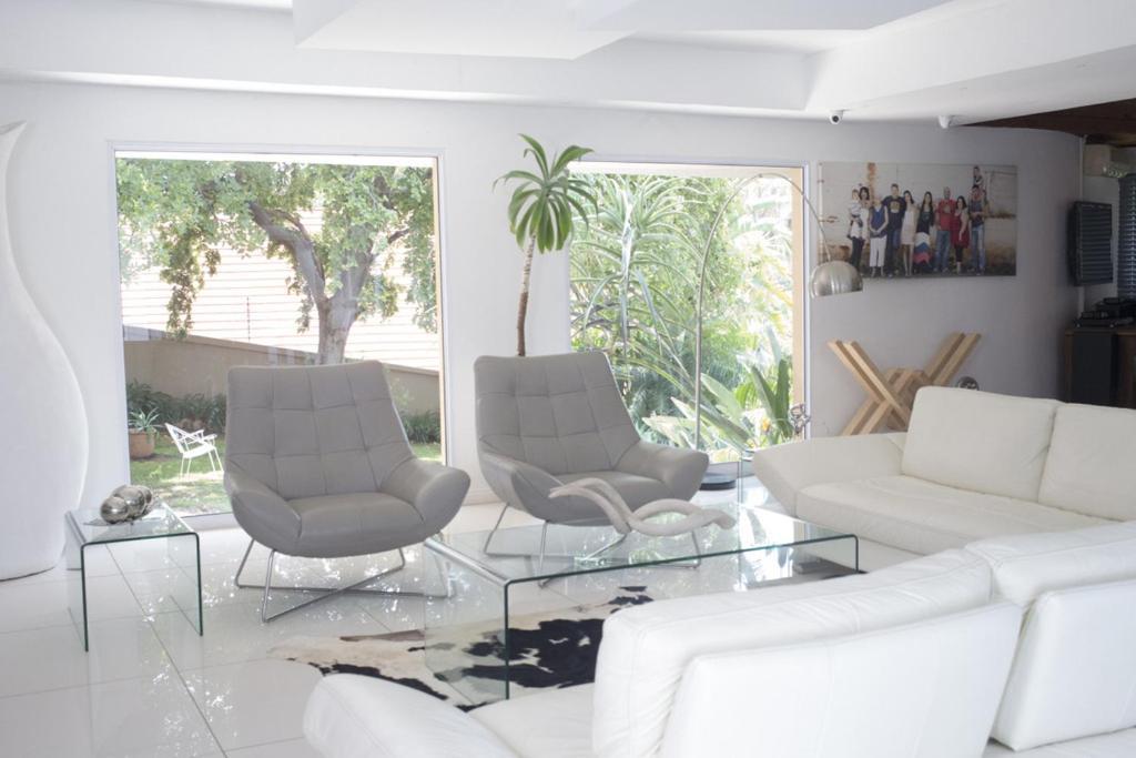 Luxury Upmarket Guesthouse 20 On 4Th Rustenburg Exteriér fotografie