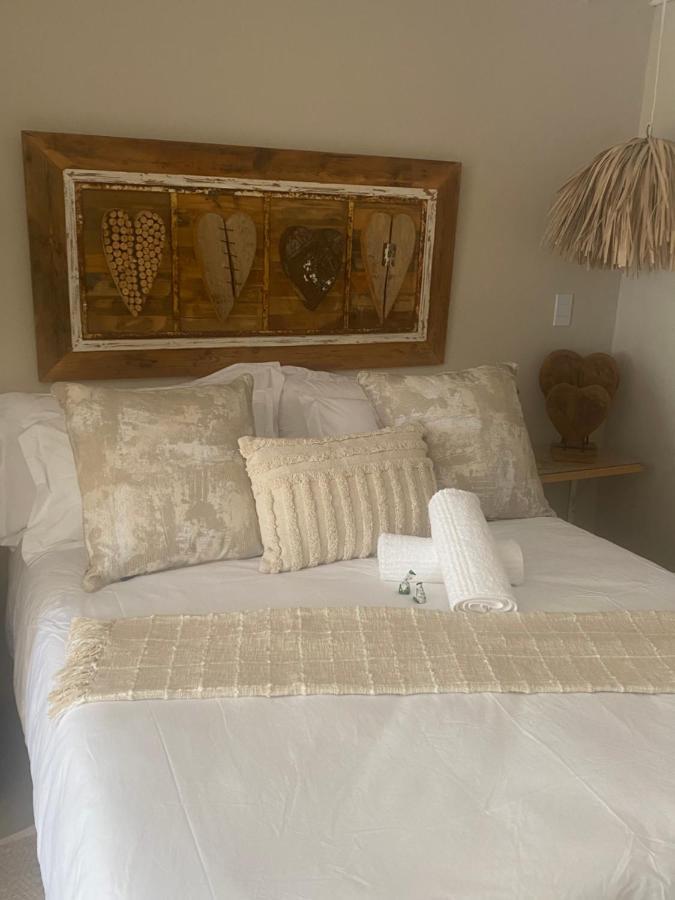 Luxury Upmarket Guesthouse 20 On 4Th Rustenburg Exteriér fotografie
