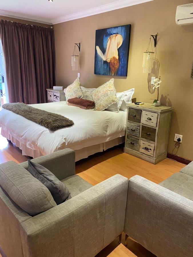 Luxury Upmarket Guesthouse 20 On 4Th Rustenburg Exteriér fotografie
