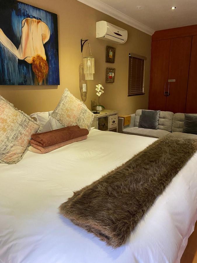 Luxury Upmarket Guesthouse 20 On 4Th Rustenburg Exteriér fotografie