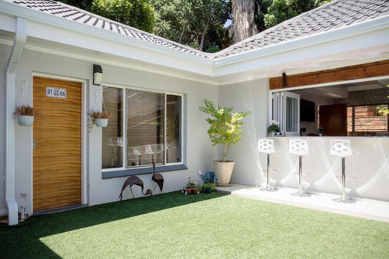 Luxury Upmarket Guesthouse 20 On 4Th Rustenburg Exteriér fotografie