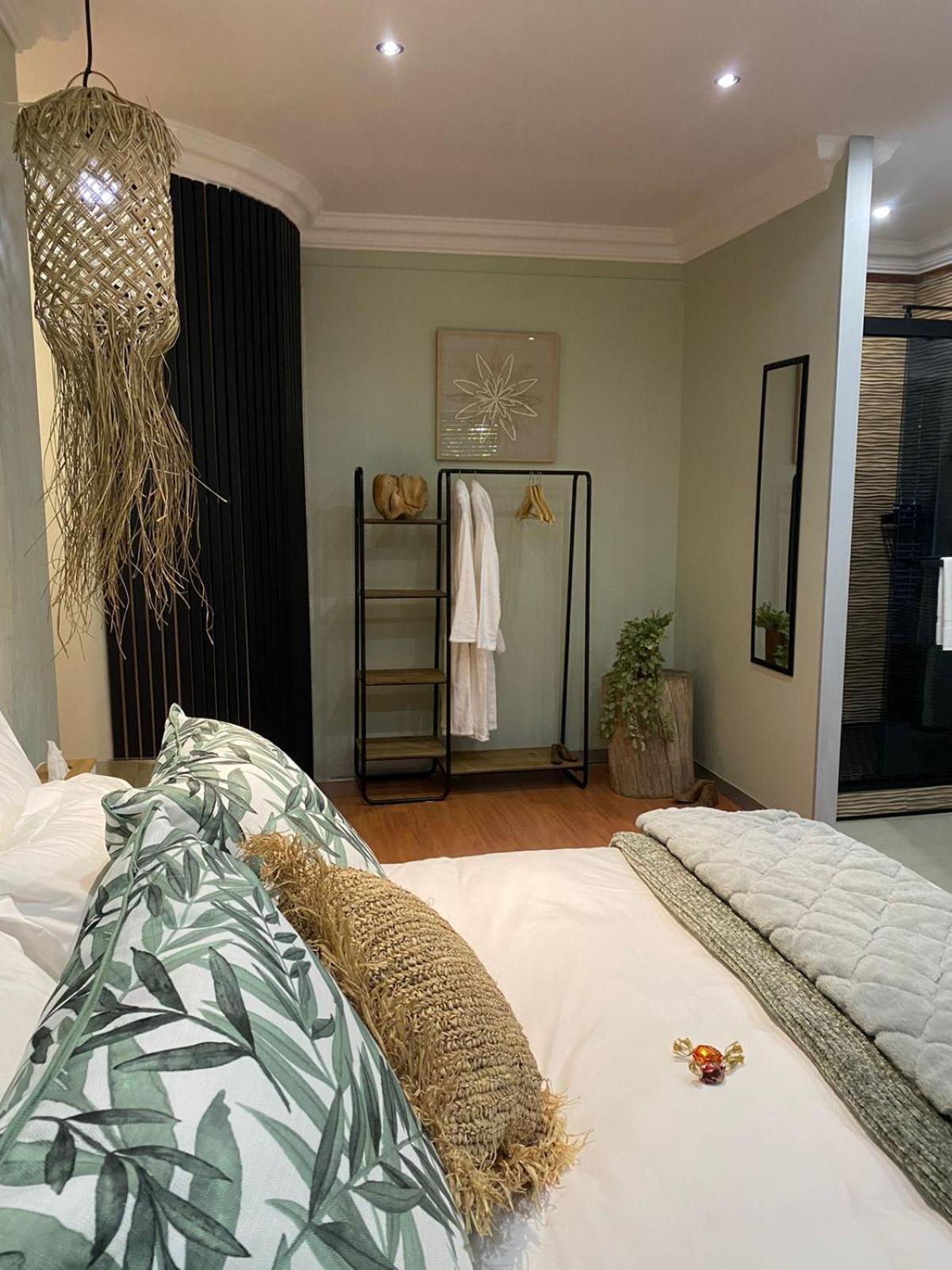 Luxury Upmarket Guesthouse 20 On 4Th Rustenburg Exteriér fotografie