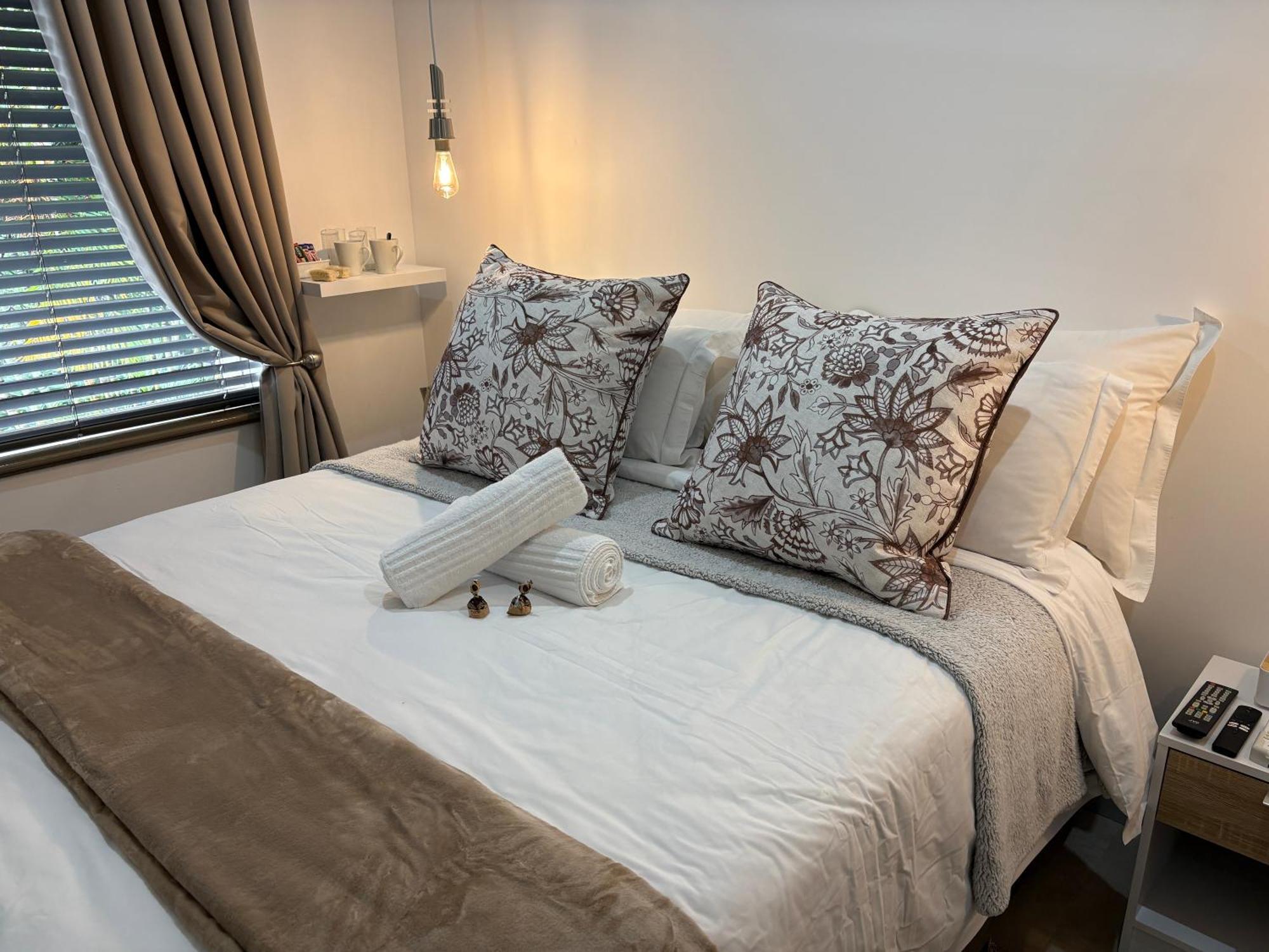 Luxury Upmarket Guesthouse 20 On 4Th Rustenburg Exteriér fotografie